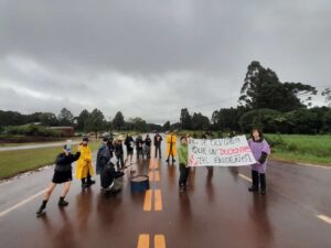 El sector de los docentes autoconvocados realizan varios cortes de rutas hoy en reclamo de un mayor aumento salarial